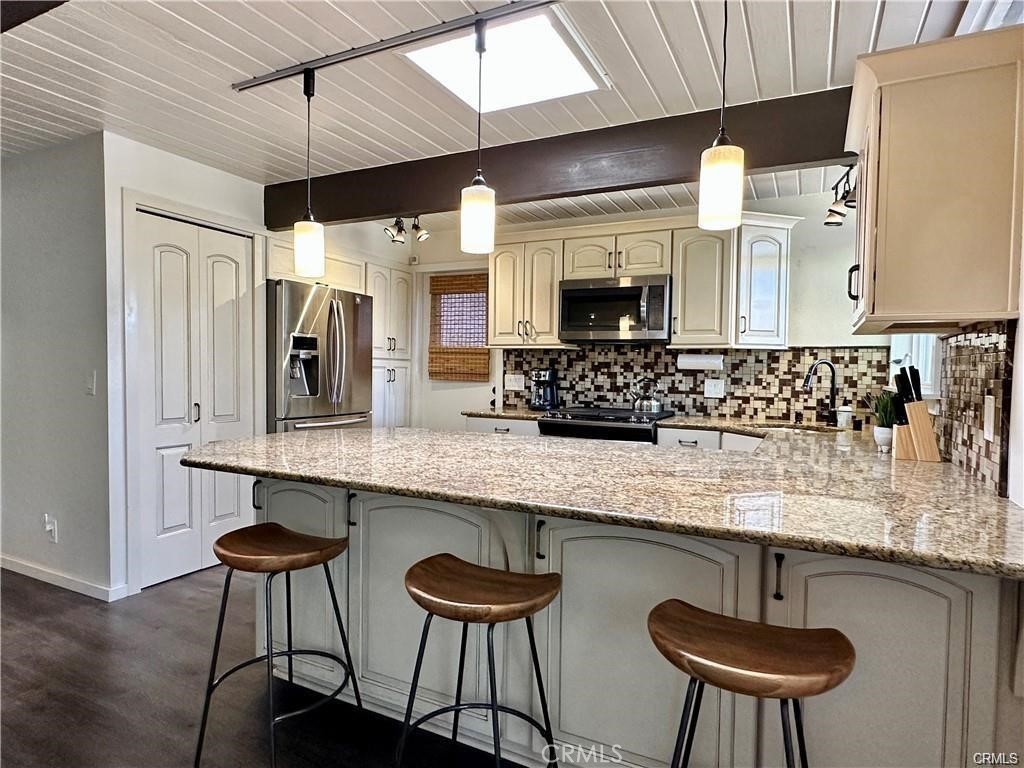 Residential Lease for rent at 214 Del Gado Road, San Clemente CA featuring 2 beds and 2 baths