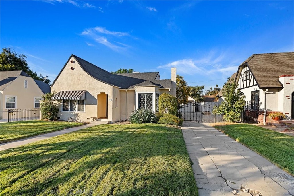 Residential Lease for rent at 4311 Sunnyside, Riverside CA featuring 2 beds and 1 bath