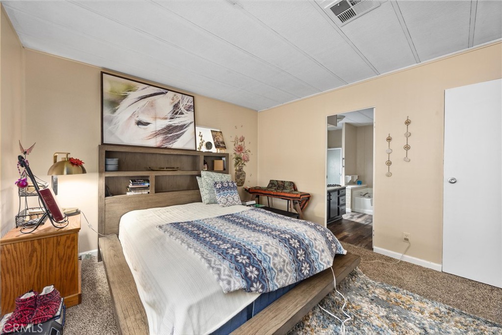 Manufactured In Park for sale at 4 Tee, Bakersfield CA featuring 2 beds and 2 baths