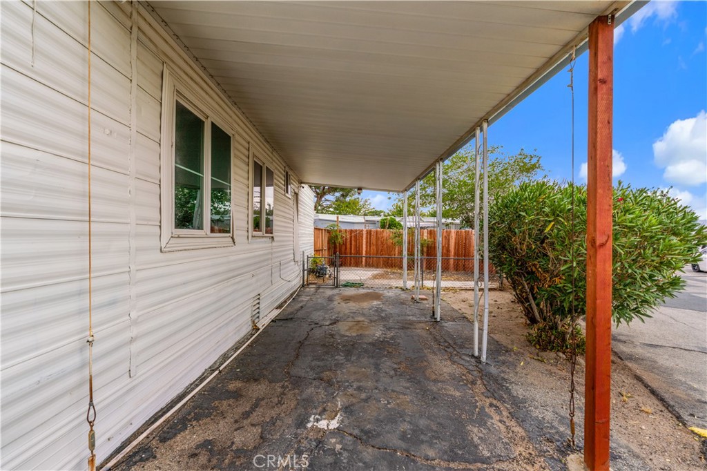 Manufactured In Park for sale at 9426 Tamarisk 62, Hesperia CA featuring 1 bed and 1 bath