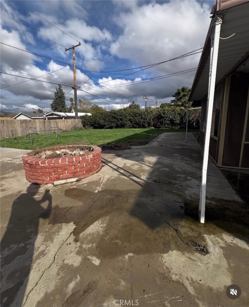 Residential for sale at 40210 Frances, Hemet CA featuring 2 beds and 1 bath