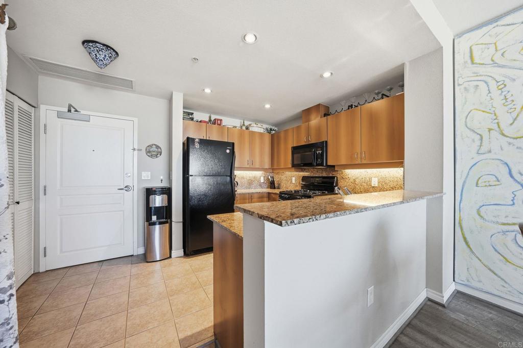 Residential Lease for rent at 300 W Beech Street 1706, San Diego CA featuring 1 bed and 1 bath