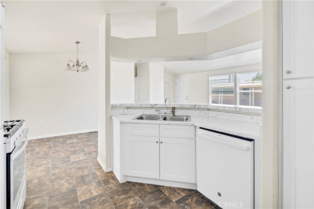 Manufactured In Park for sale at 4400 W Florida Avenue 252, Hemet CA featuring 3 beds and 2 baths