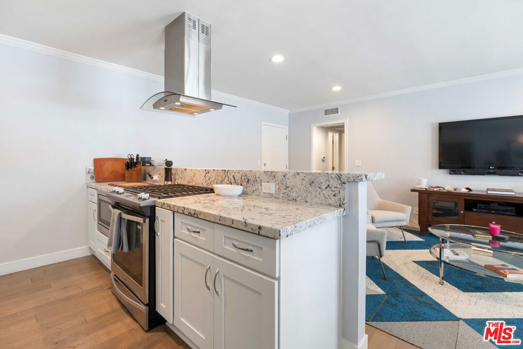 Residential for sale at 933 11th Street 21, Santa Monica CA featuring 2 beds and 2 baths