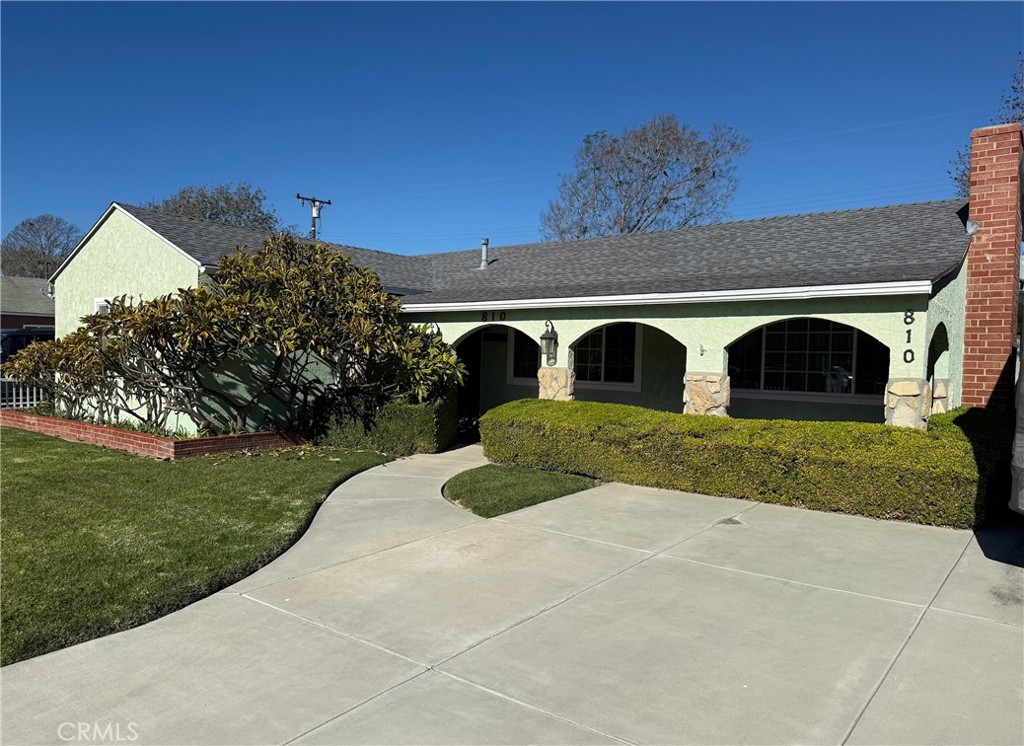 Residential for sale at 810 Congress, Costa Mesa CA featuring 3 beds and 2 baths