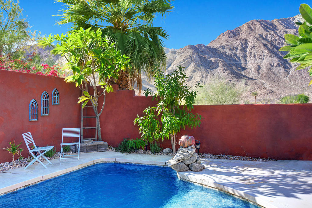 Residential for sale at 53210 Avenida Madero, La Quinta CA featuring 3 beds and 2 baths