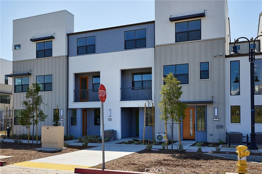 Residential Lease for rent at 4085 E Liliana Paseo 72, Ontario CA featuring 3 beds and 4 baths