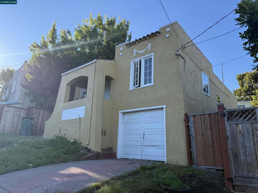 Residential for sale at 4475 Redding St, Oakland CA featuring 2 beds and 2 baths