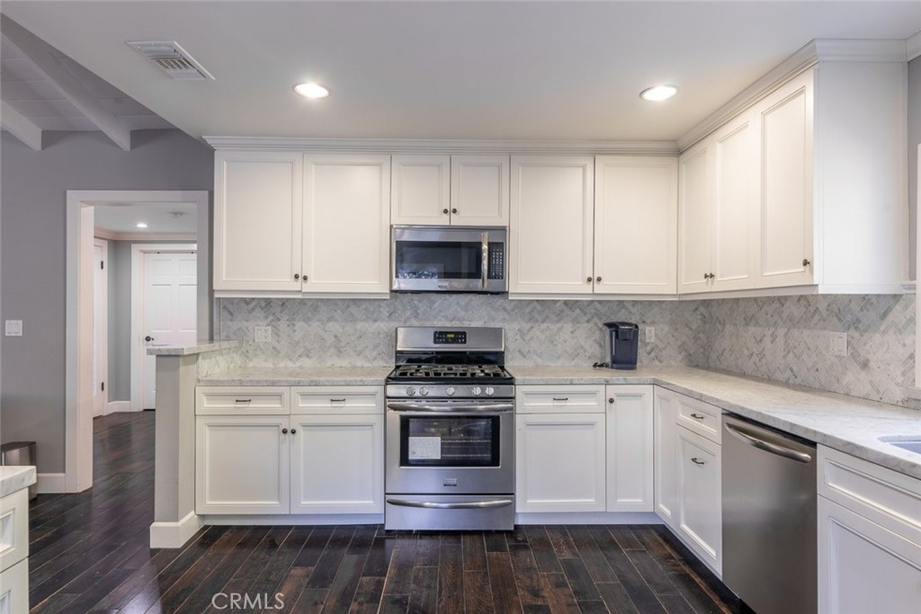 Residential Lease for rent at 2021 Orchard Lane A, La Canada Flintridge CA featuring 2 beds and 1 bath