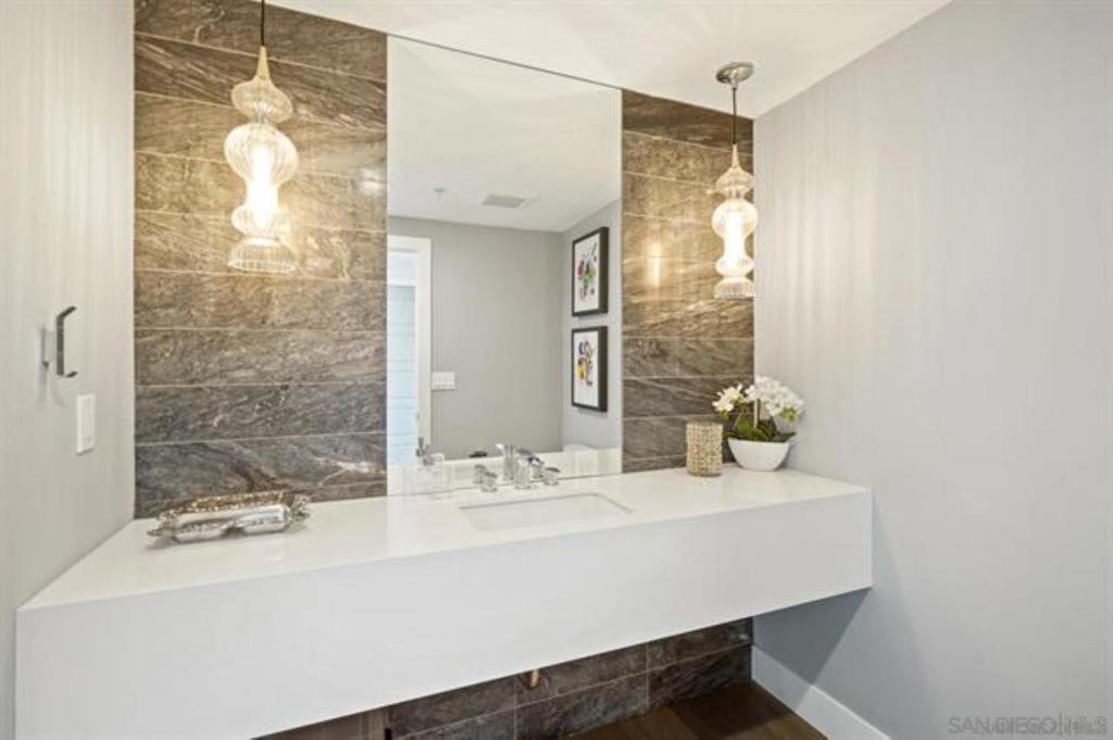 Residential Lease for rent at 160 W Island Ave, San Diego CA featuring 2 beds and 3 baths