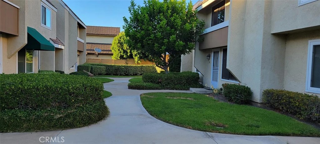 Residential Lease for rent at 5 Goldenwren, Irvine CA featuring 3 beds and 2 baths