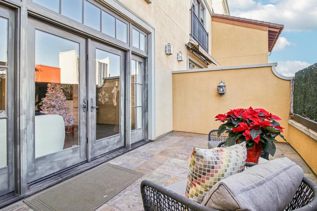 Residential for sale at 356 Santana Row 319, San Jose CA featuring 3 beds and 4 baths