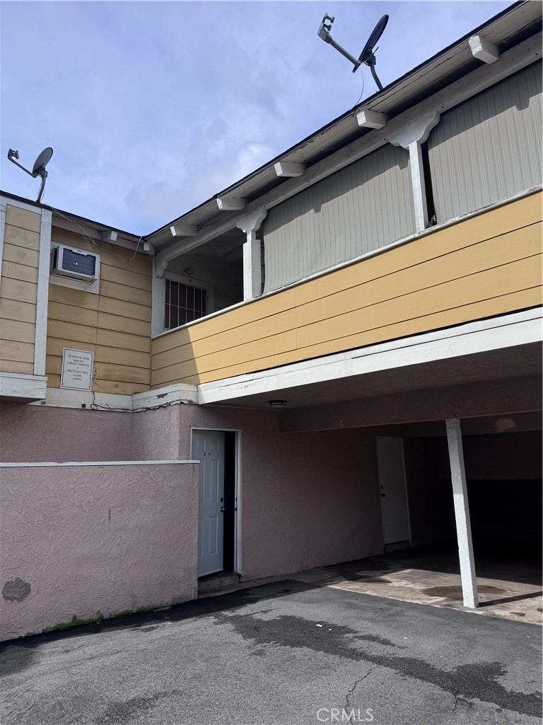 Residential for sale at 720 N Lacy E, Santa Ana CA featuring 1 bed and 1 bath