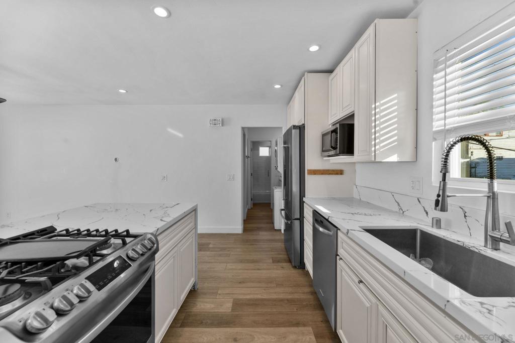 Residential Lease for rent at 4673 Terrace Dr Unit B, San Diego CA featuring 1 bed and 2 baths