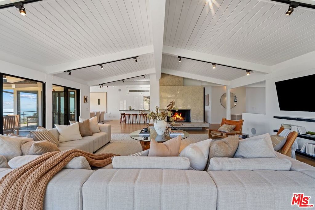 Residential Lease for rent at 23701 Harbor Vista Drive, Malibu CA featuring 5 beds and 6 baths