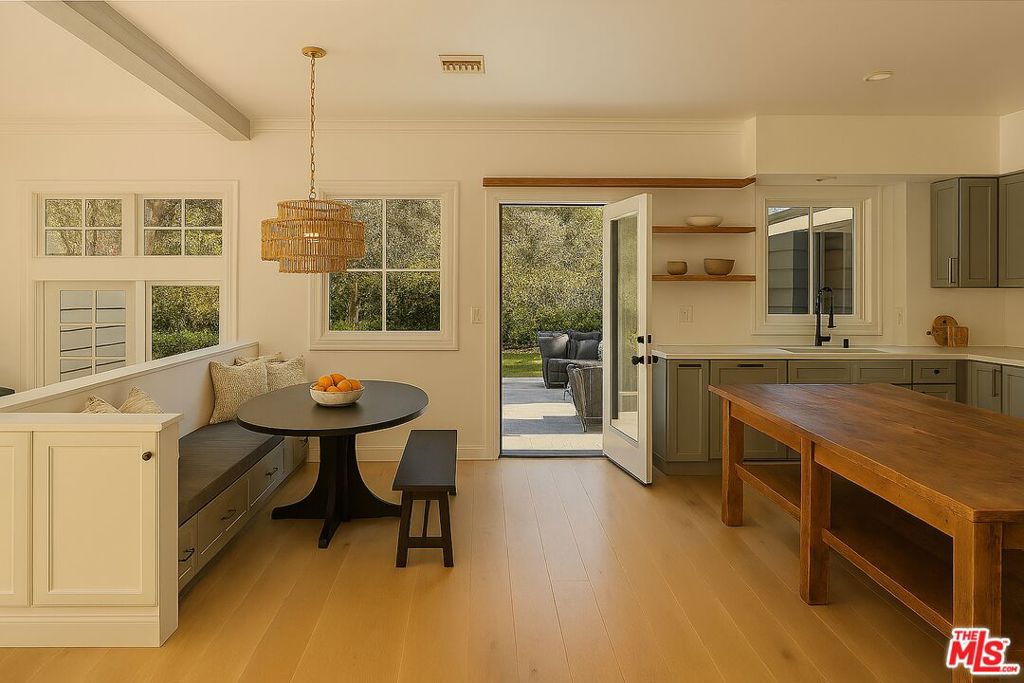 Residential Lease for rent at 28600 Pacific Coast Highway, Malibu CA featuring 6 beds and 7 baths