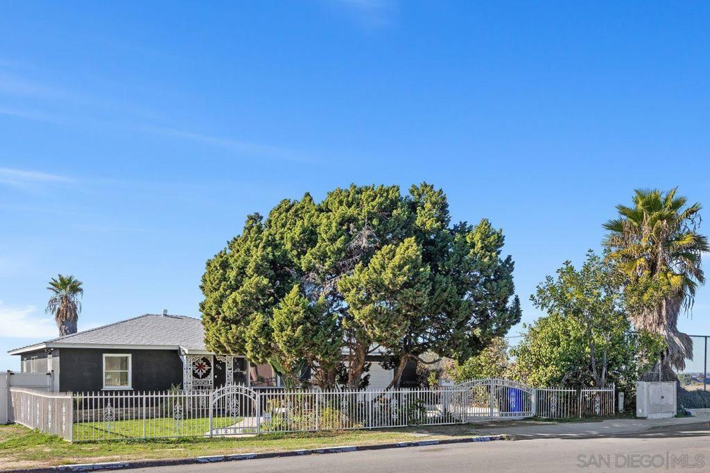 Residential for sale at 926 S 61st Street, San Diego CA featuring 3 beds and 1 bath