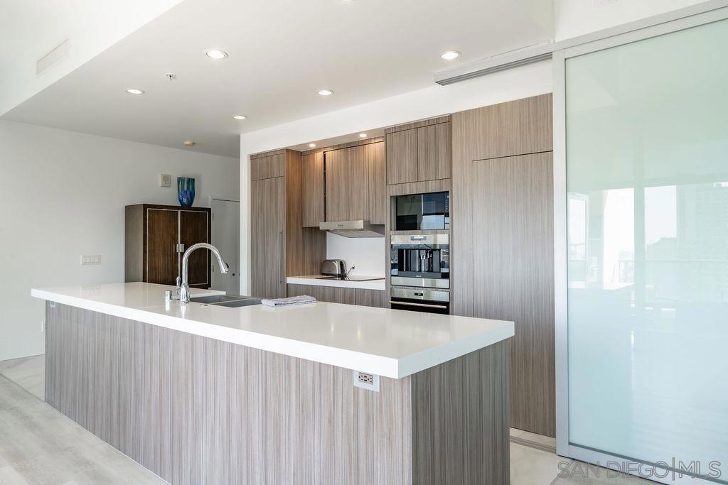 Residential Lease for rent at 575 6th Ave 1603, San Diego CA featuring 2 beds and 2 baths