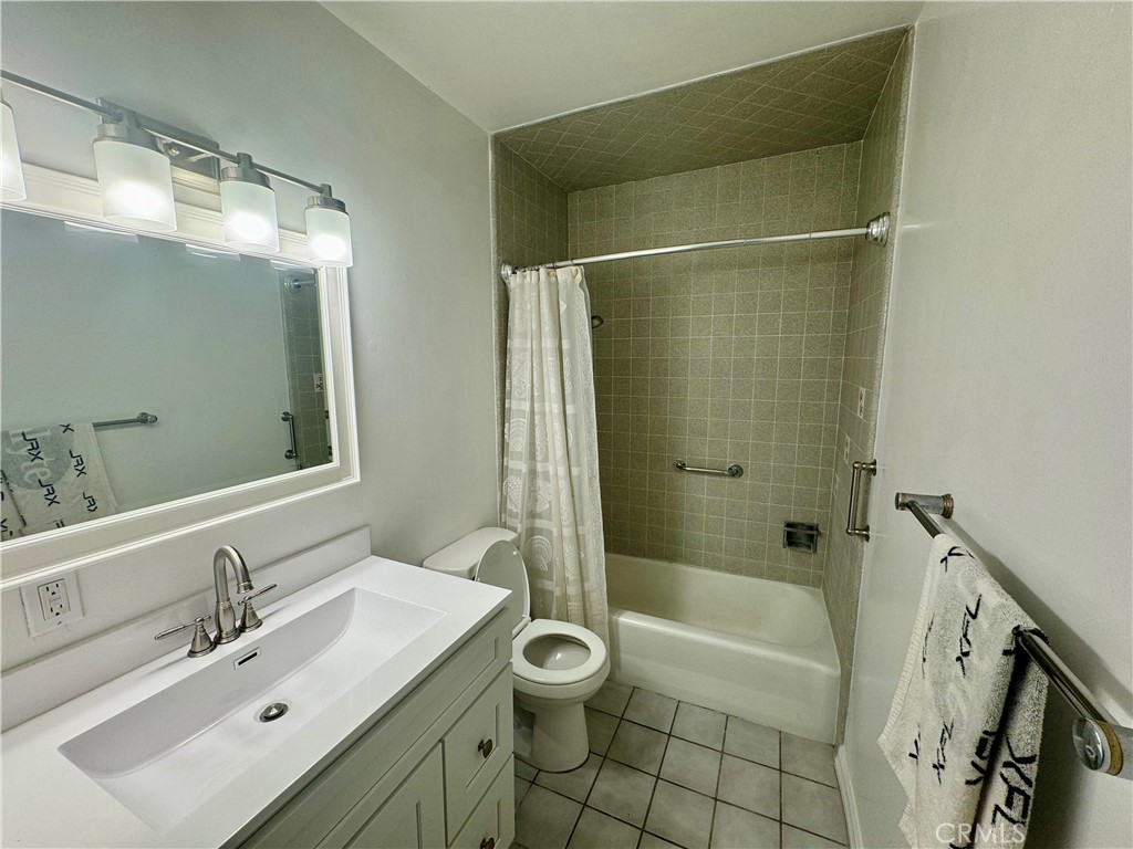 Residential Lease for rent at 11925 Goldendale, La Mirada CA featuring 3 beds and 1 bath