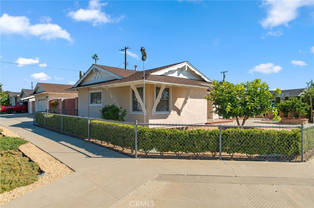 Residential Lease for rent at 641 N Milford, Orange CA featuring 3 beds and 2 baths