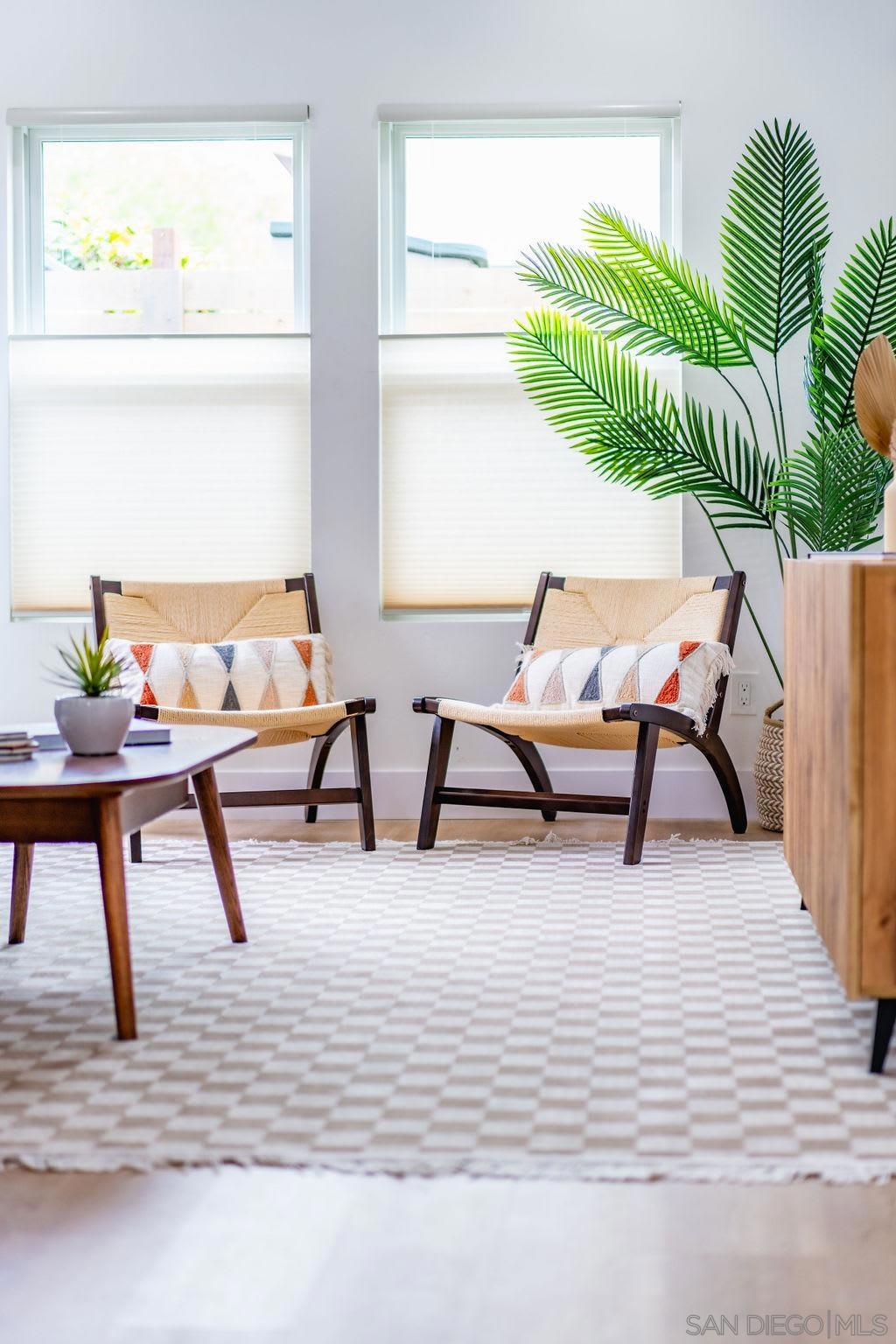 Residential Lease for rent at 725 Pennsylvania Ave 727-1, San Diego CA featuring 2 beds and 1 bath