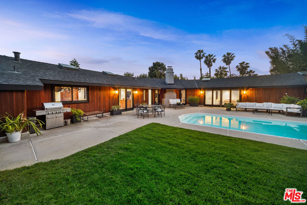 Residential Lease for rent at 6522 Wildlife Road, Malibu CA featuring 2 beds and 3 baths