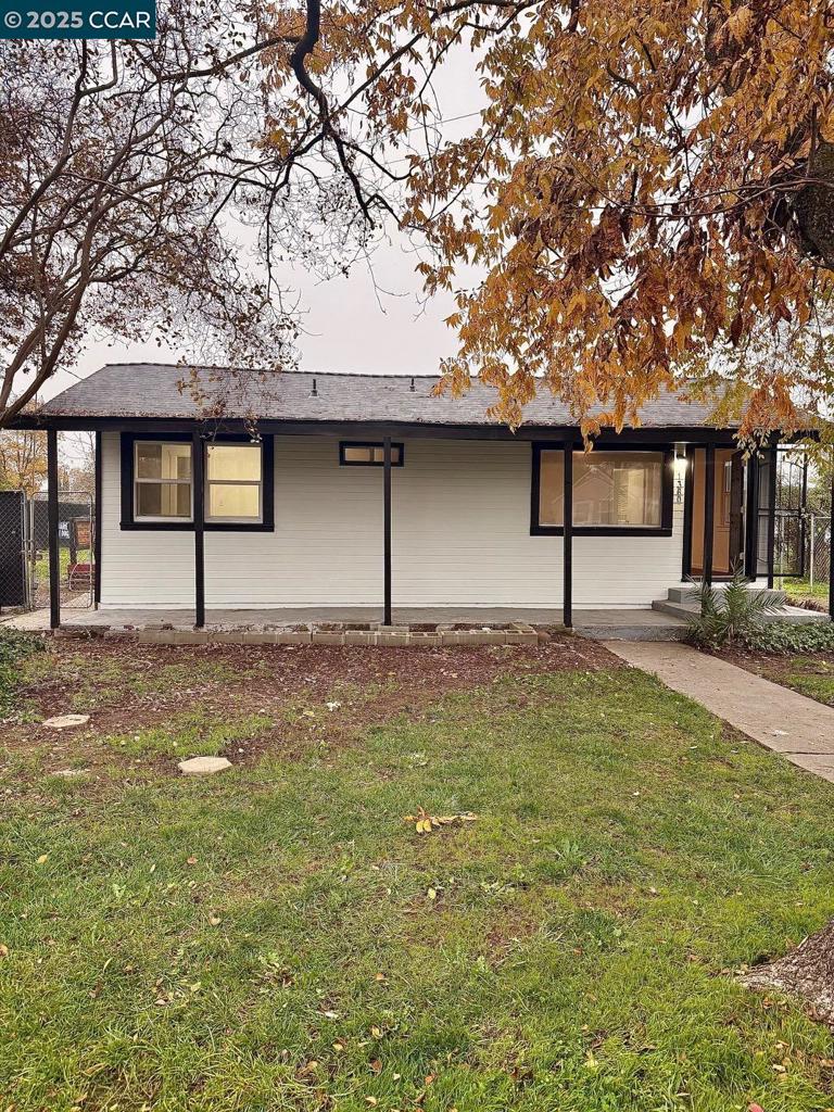 Residential for sale at 1360 Sonoma Ave, Sacramento CA featuring 2 beds and 1 bath