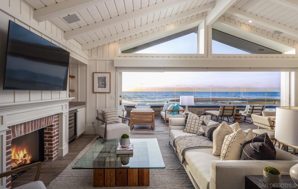 Residential Lease for rent at 2050 Ocean Front, Del Mar CA featuring 5 beds and 5 baths