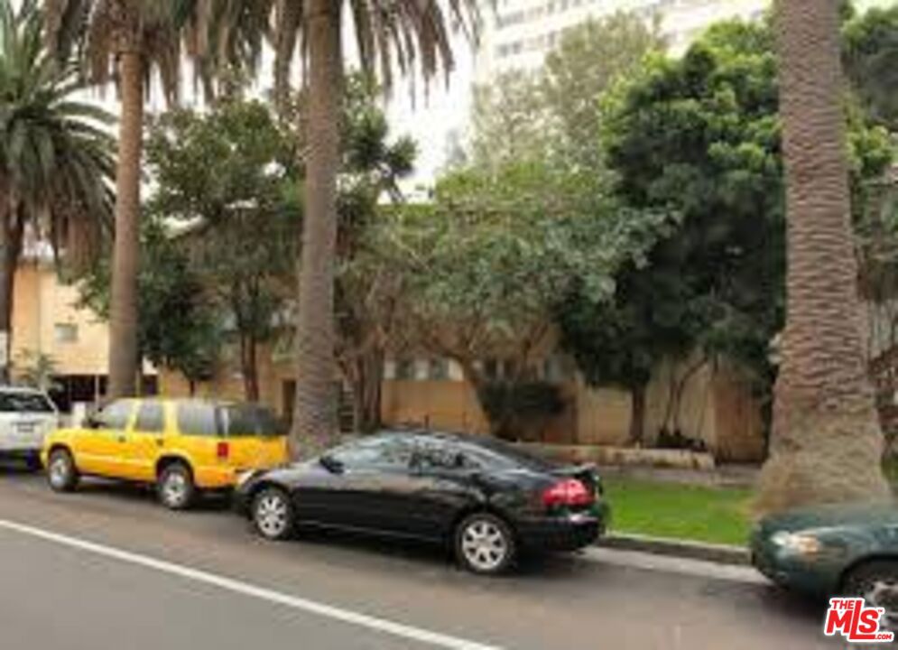 Residential Income for sale at 210 California Avenue, Santa Monica CA featuring 16 beds and 17 baths