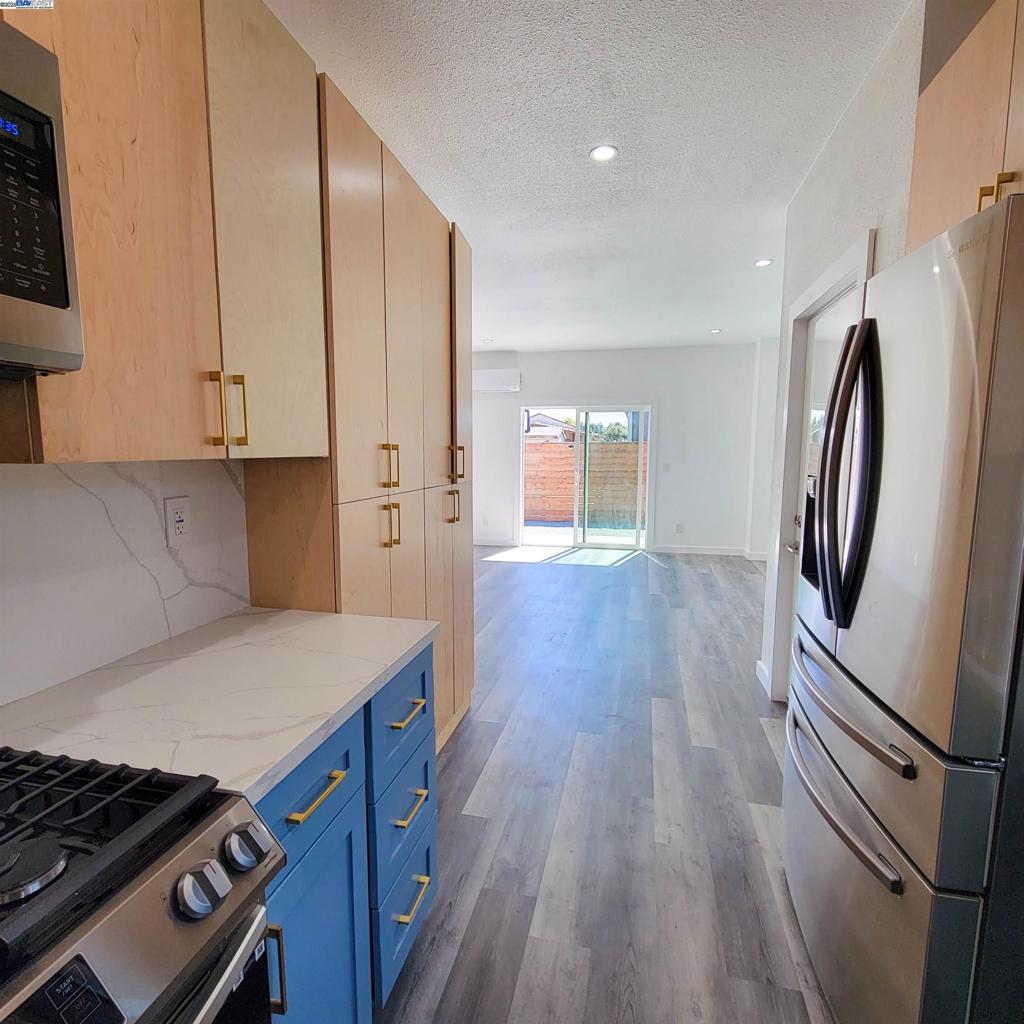 Residential Lease for rent at 110 S 37Th St, Richmond CA featuring 2 beds and 2 baths