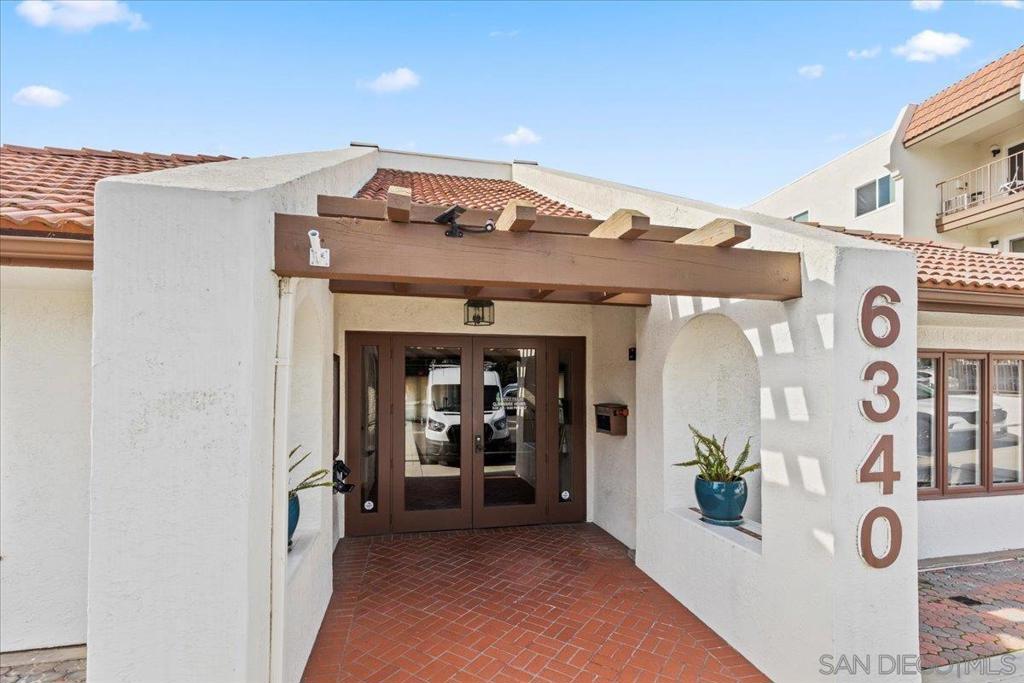 Residential for sale at 6350 Genesee Ave 220, San Diego CA featuring 1 bed and 1 bath