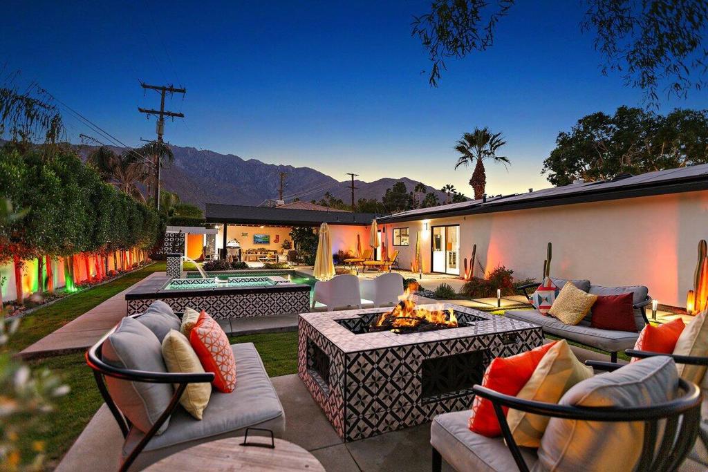 Residential for sale at 565 W Yorba Road, Palm Springs CA featuring 3 beds and 2 baths