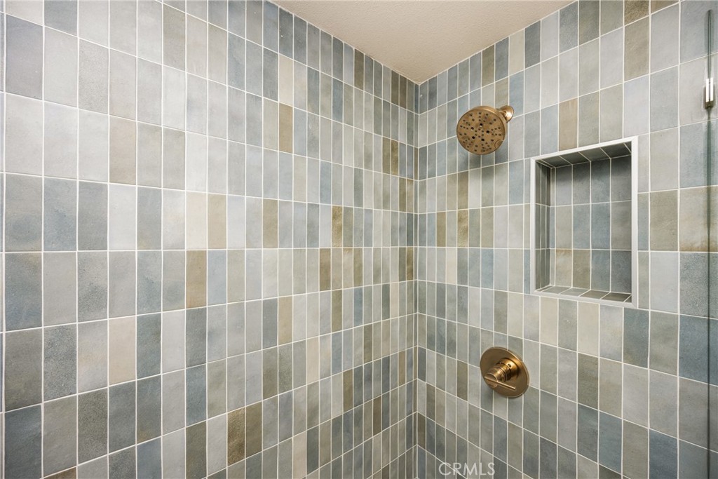 Residential for sale at 29162 Bobolink, Laguna Niguel CA featuring 5 beds and 3 baths