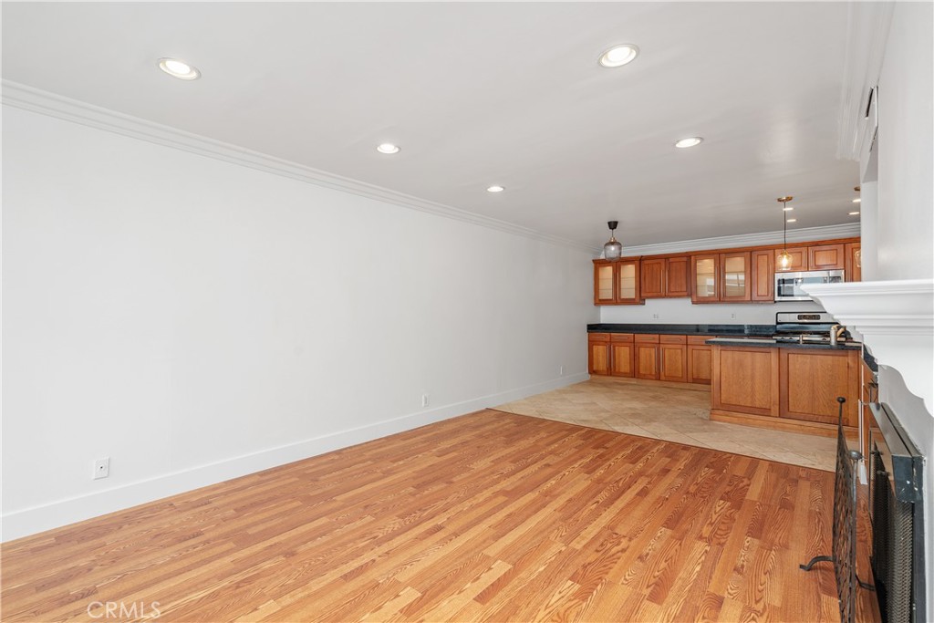 Residential for sale at 911 N Kings Road 319, West Hollywood CA featuring 1 bed and 1 bath