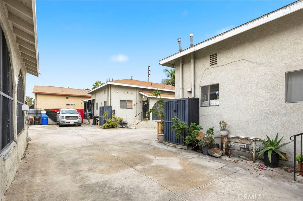 Residential Income for sale at 917 E 40th, Los Angeles CA