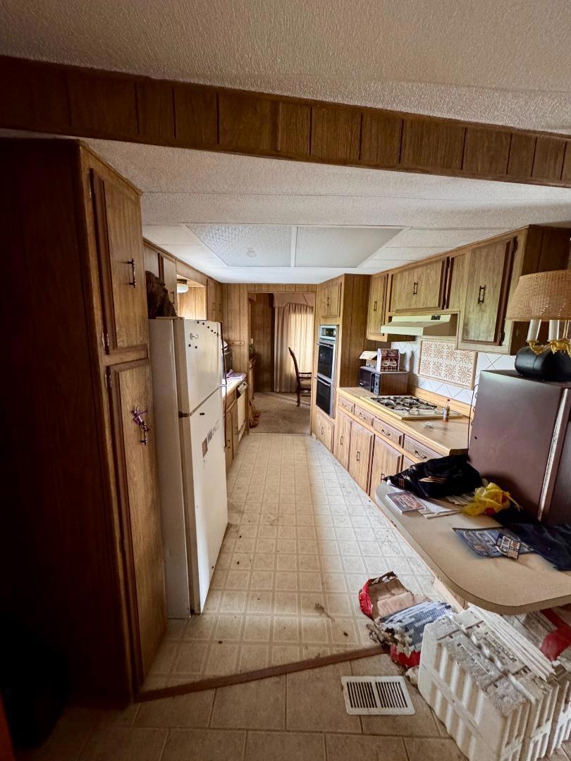 Manufactured In Park for sale at 150 Kern Street, Salinas CA featuring 3 beds and 2 baths