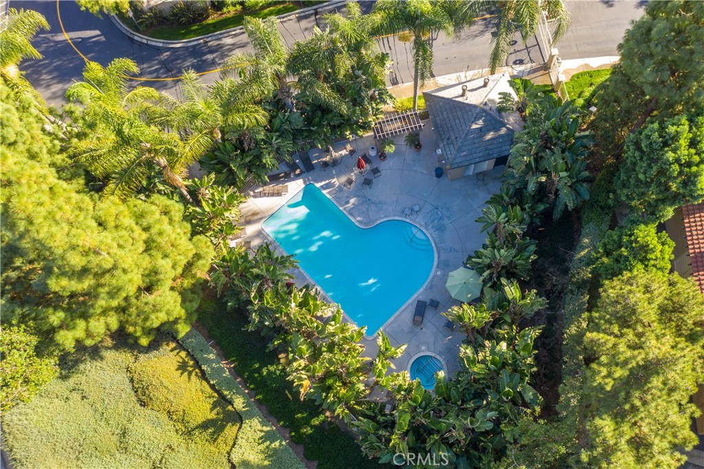 Residential Lease for rent at 17 Aurora, Aliso Viejo CA featuring 2 beds and 2 baths