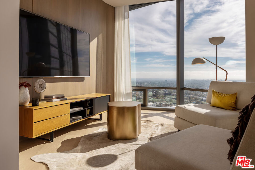 Residential for sale at 211 W Elm Court 29C, Los Angeles CA featuring 2 beds and 3 baths
