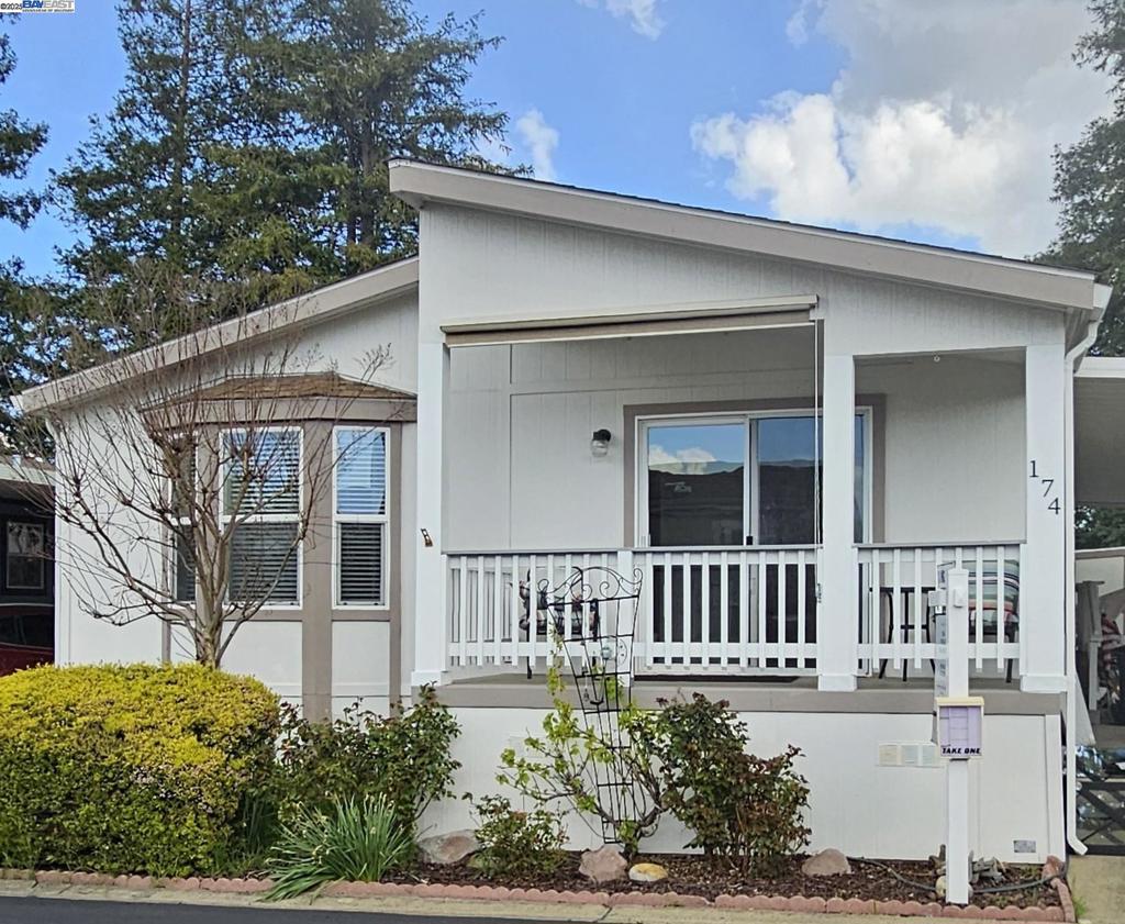 Manufactured In Park for sale at 3263 Vineyard Ave, Pleasanton CA featuring 3 beds and 2 baths