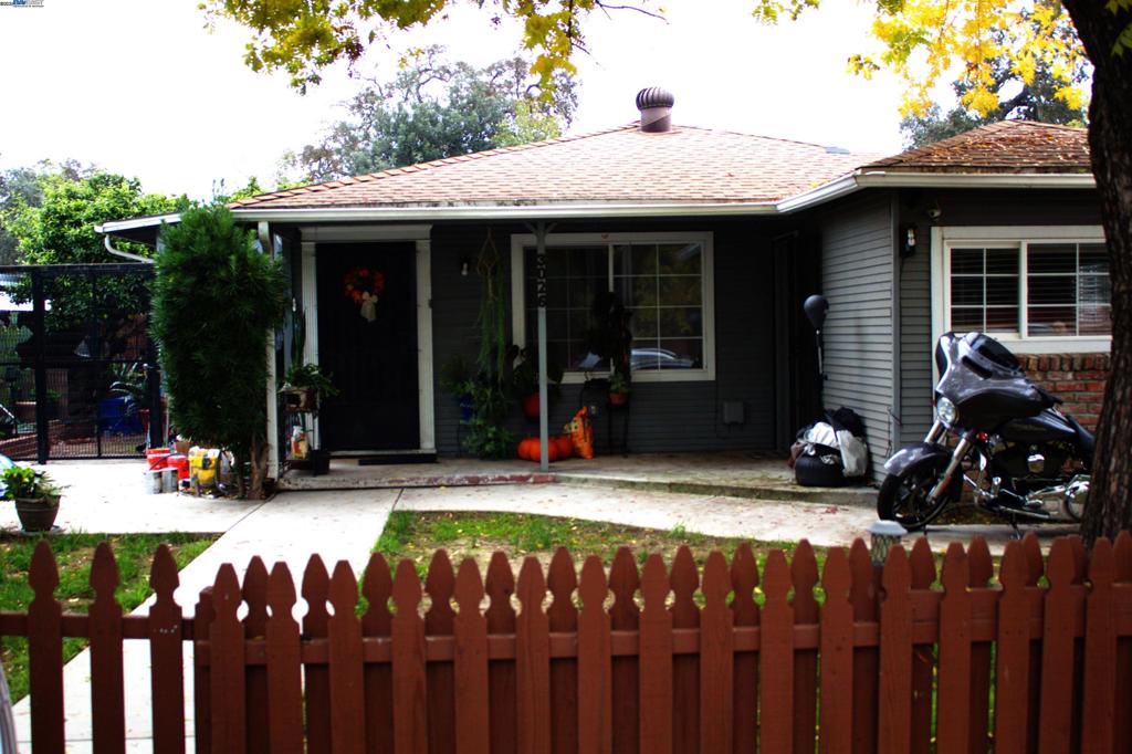 Residential for sale at 3026 N American, Stockton CA featuring 2 beds and 2 baths