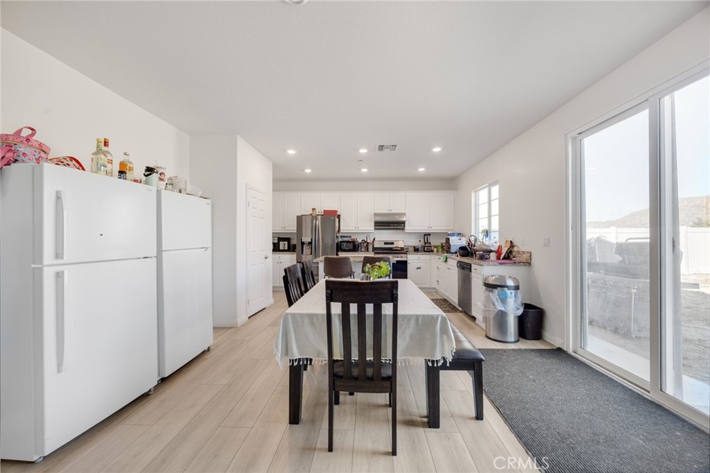 Residential Lease for rent at 21192 Telegraph, Riverside CA featuring 6 beds and 4 baths