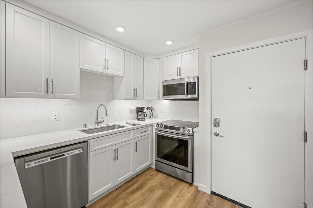 Residential for sale at 1552 Camino Del Mar 401, Del Mar CA featuring 1 bed and 2 baths