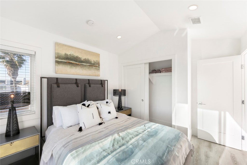 Residential for sale at 417 E Bay, Newport Beach CA featuring 5 beds and 6 baths