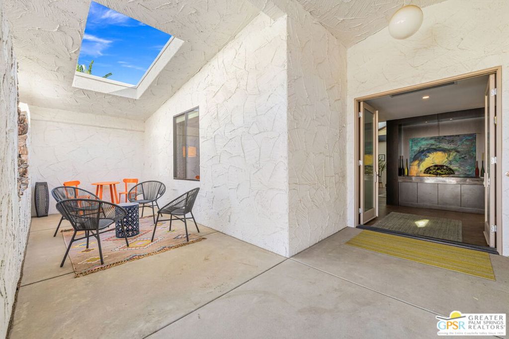 Residential for sale at 2420 Paseo Del Rey, Palm Springs CA featuring 2 beds and 2 baths