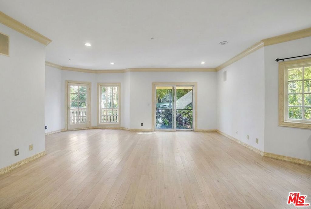 Residential Lease for rent at 2258 Gloaming Way, Beverly Hills CA featuring 4 beds and 5 baths