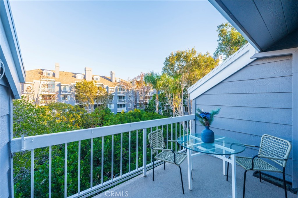 Residential for sale at 20341 Bluffside 305, Huntington Beach CA and 1 bath