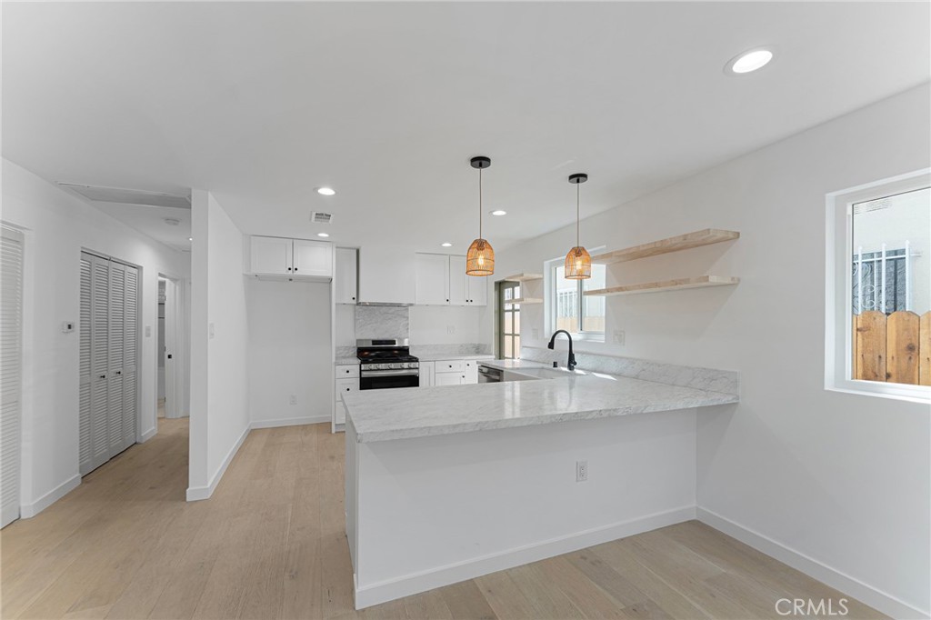 Residential Lease for rent at 2740 S Sycamore, Los Angeles, Los Angeles County CA featuring 3 beds and 2 baths