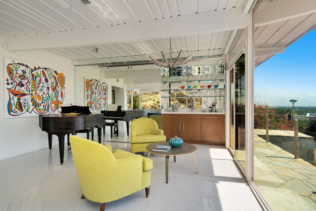 Residential Lease for rent at 17 Cahuilla Hills Drive, Palm Springs CA featuring 2 beds and 2 baths