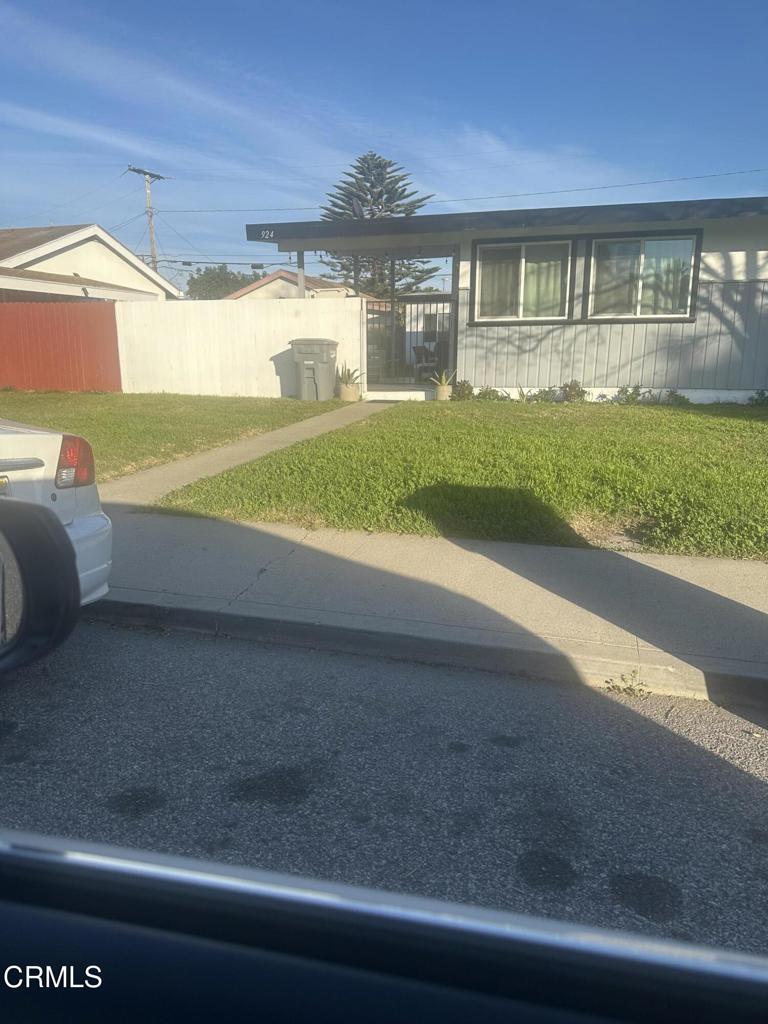 Residential for sale at 924 Piedmont Street, Oxnard CA featuring 3 beds and 1 bath