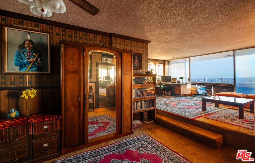 Residential for sale at 8787 Shoreham Drive 607, West Hollywood CA featuring 1 bed and 1 bath